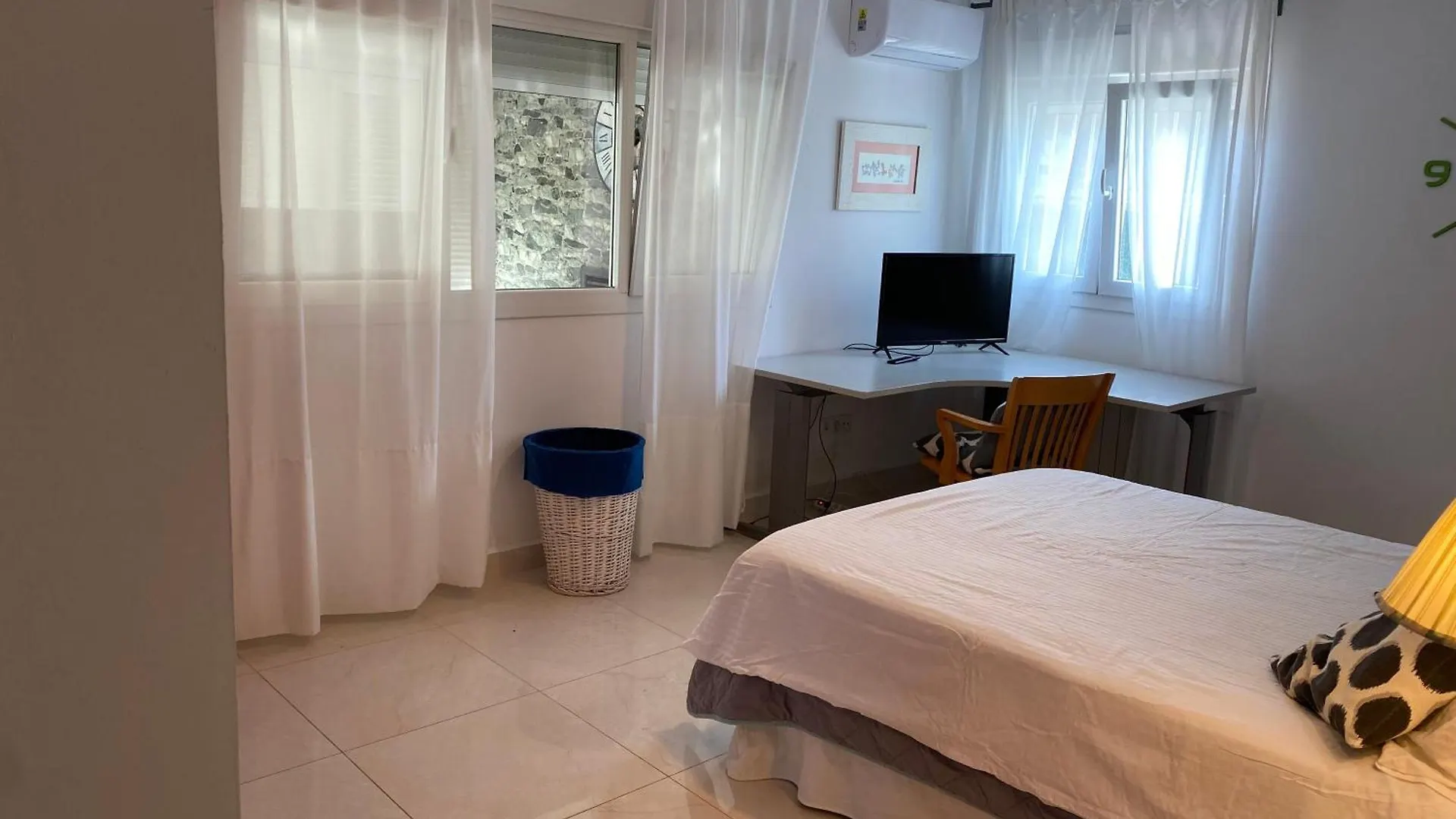 Privada Amplia Apartment Montequinto Homestay